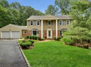 61 Rockledge Dr, Livingston, NJ 07039
