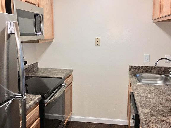 So much counter space!