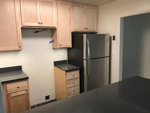 4th image of 305-295 12th Ave #305