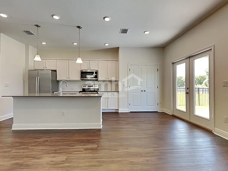 27334 Saint Andrews Ave — Photo 5
