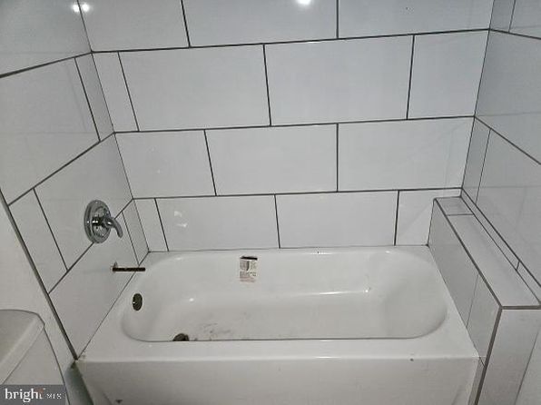 philadelphia-pennsylvania-165126772 picture