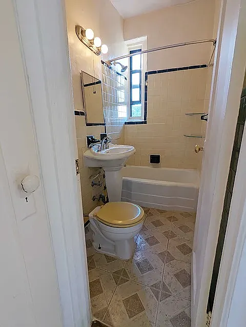12 Bleecker Street — Photo 3