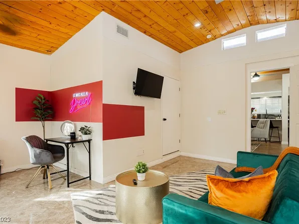 2205 Santa Paula Dr, Las Vegas, NV 89104