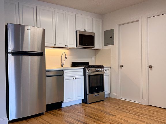 2nd image of 143-51 Roosevelt Ave #4E