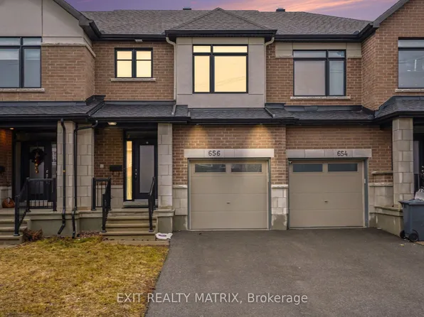 656 Putney Cres, Ottawa, ON K2S 2N7