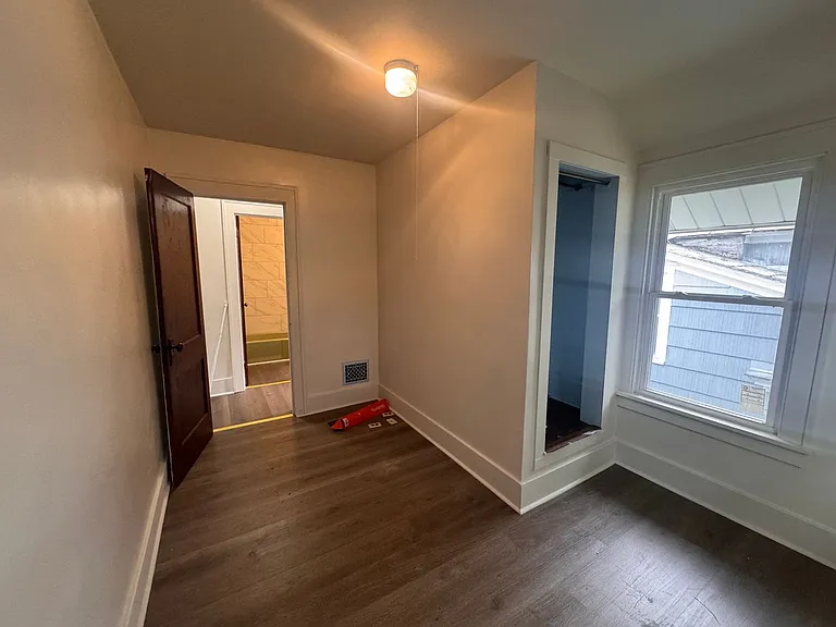 628 W Thomas St — Photo 12