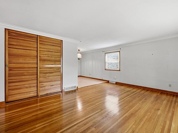 3rd image of 217 Inverness Dr