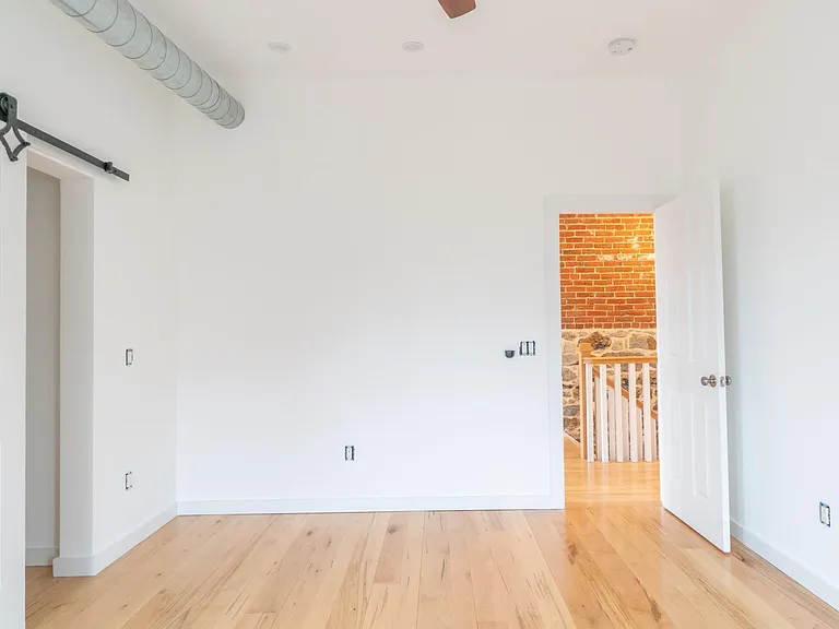 2519 Northwood Ave — Photo 26