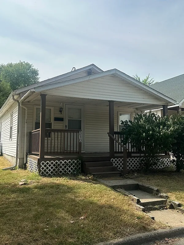 2 bed, 1.0 bath, 900 sqft, $1,000 — Photo 1