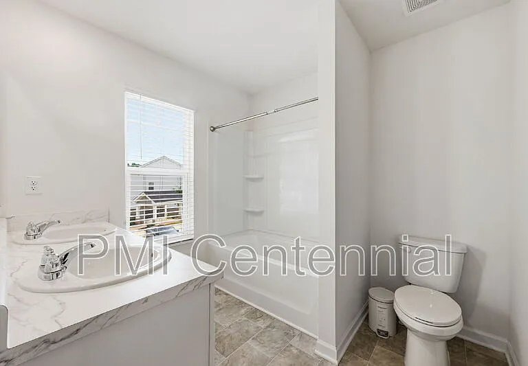 192 Hampton Cir — Photo 24