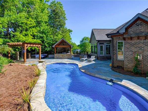 706 Mallard Landing Blvd, Clemmons, NC 27012