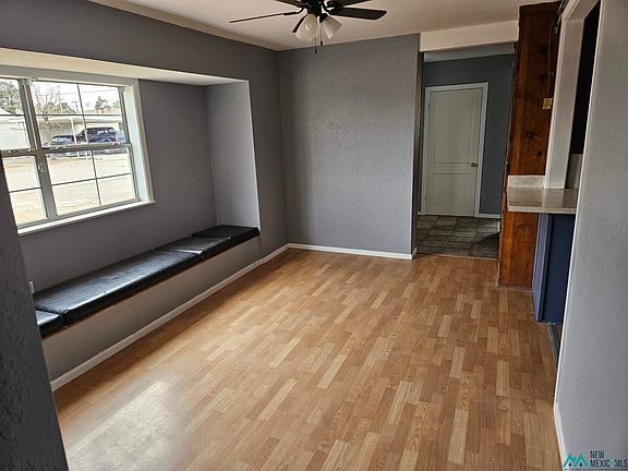 4th image of 504 W Clayton Ave