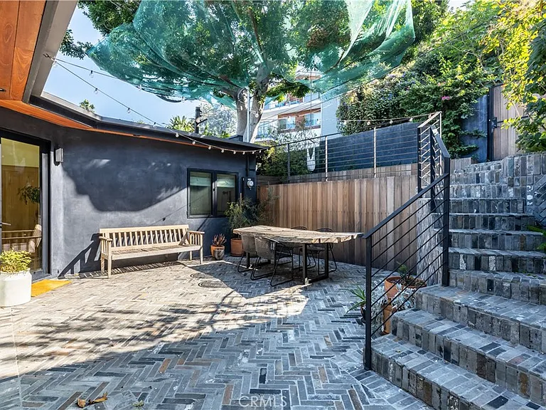 1821 Edgecliffe Dr — Photo 12