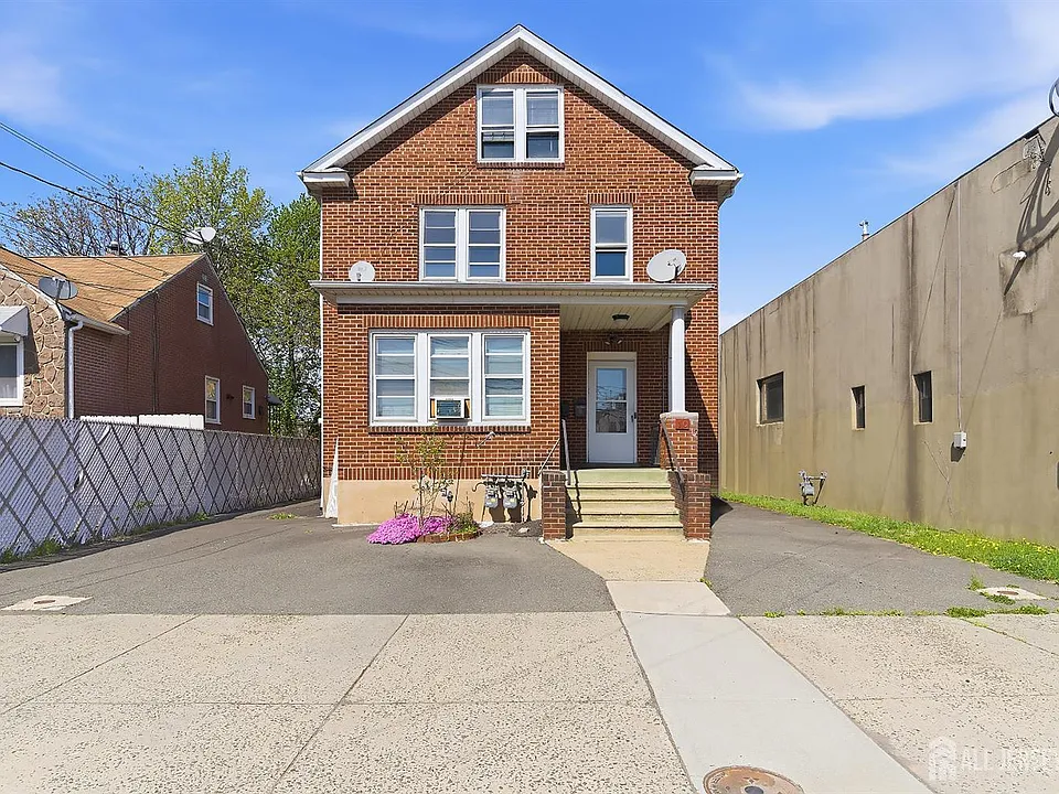 10 Garfield St