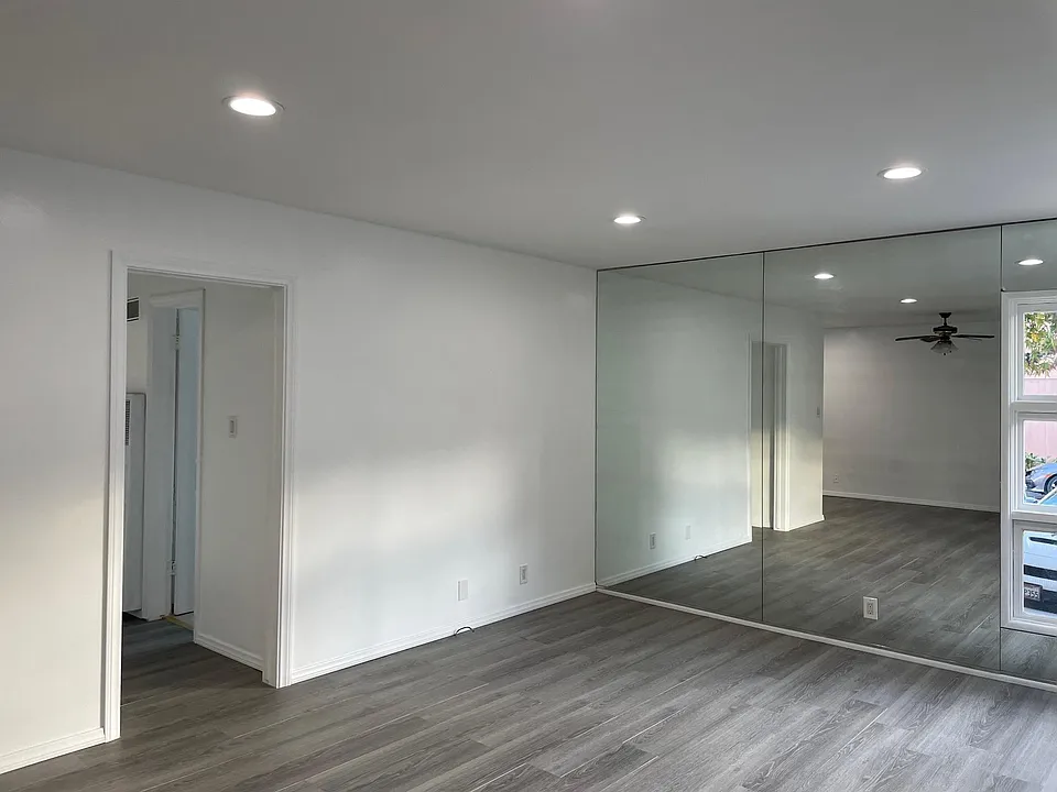 Spacious living room