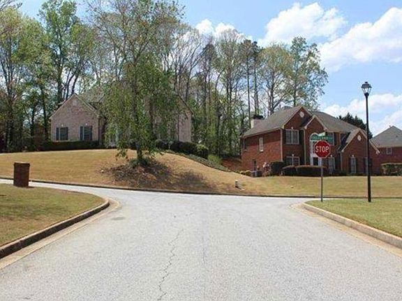 Exterior Neighborhood (street photo)