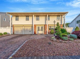 2636 Rebecca St, Bellmore, NY 11710