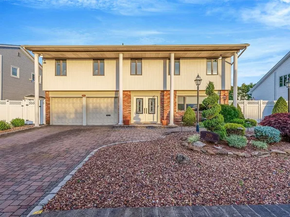 2636 Rebecca Street, Bellmore, NY 11710