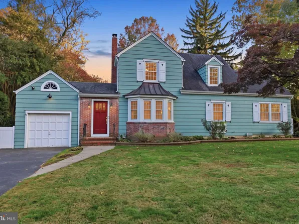2 Effingham Rd, Yardley, PA 19067