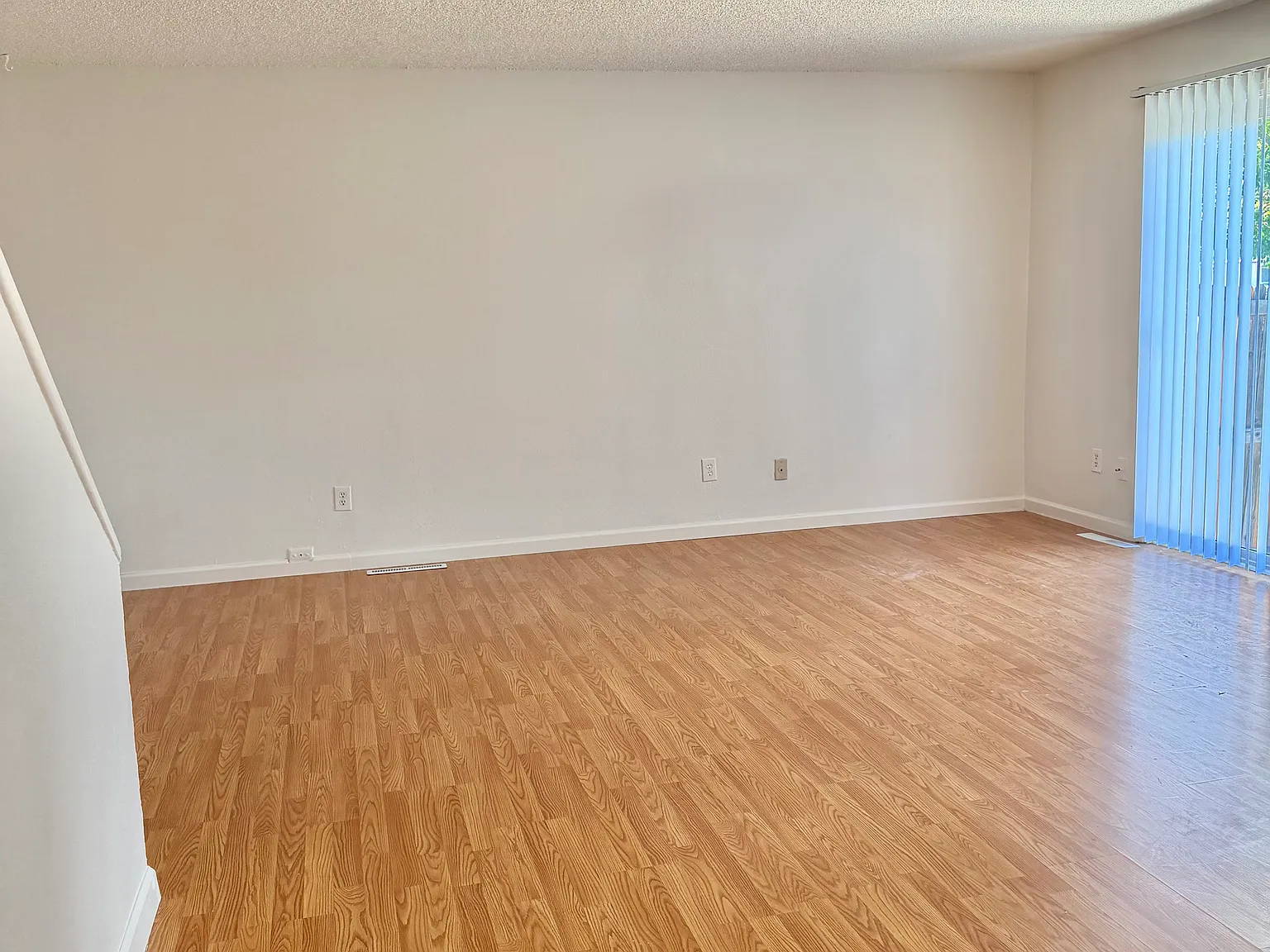 3 bed, 1.5 bath, 1106 sqft, $2,100 — Photo 3