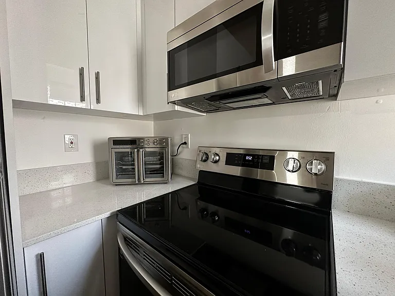 1638 SW 3rd St #202 — Photo 7