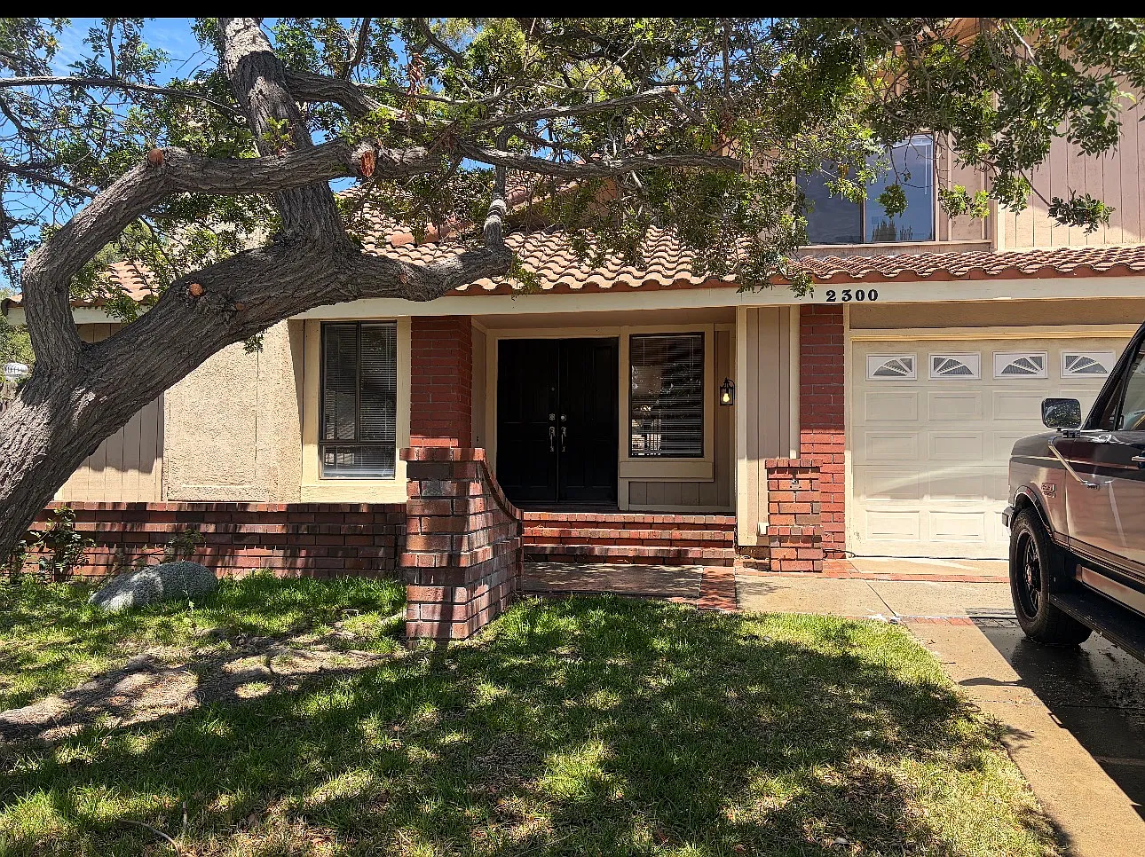 4 bed, 2510 sqft, $4,575 — Photo 2
