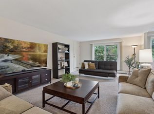 3412 Oak Ridge Rd APT 211, Minnetonka, MN 55305