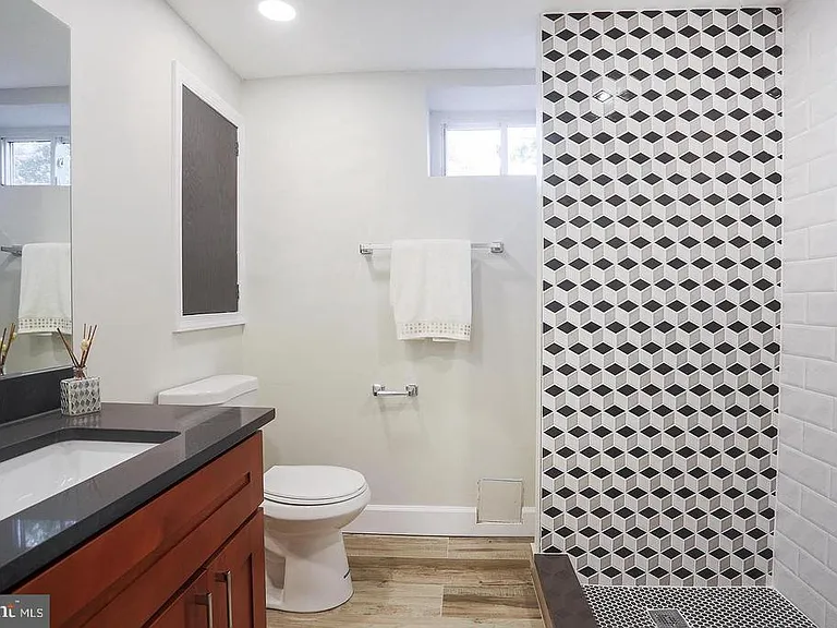 8511 Potomac Ave — Photo 25