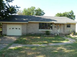 820 10th St, Snyder, OK 73566