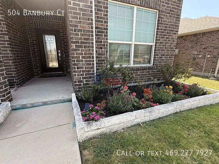 504 Banbury Ct — Photo 2