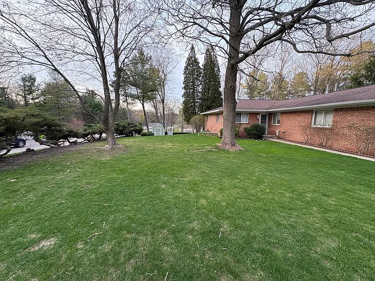 9994 Edgewood Ave — Photo 2