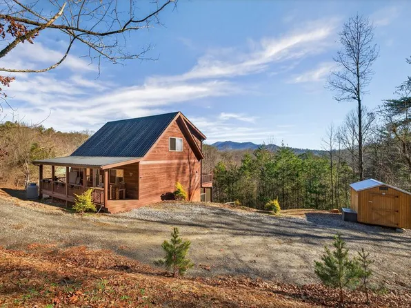 223 Red Bud Ln, Hiawassee, GA 30546