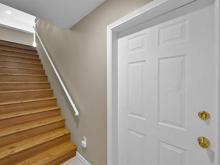 1141 Lovett St — Photo 4