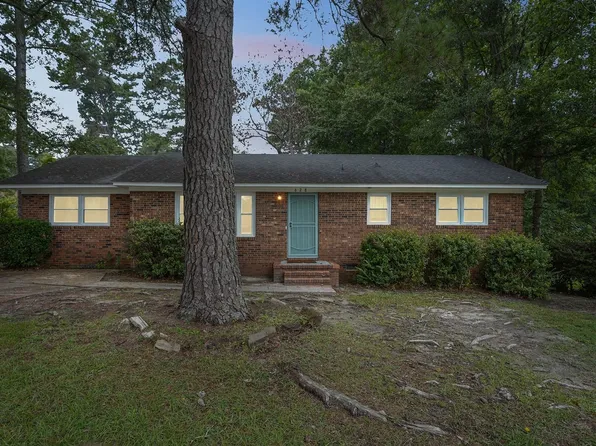 628 McLamb Dr, Fayetteville, NC 28301