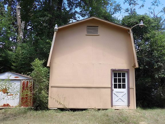2nd image of 129 Country Club Cir