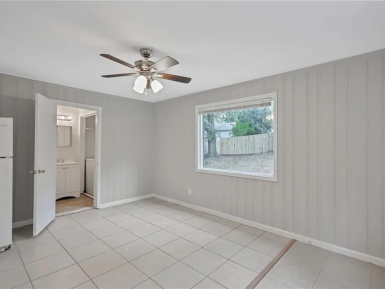 1877 Sumter St NW — Photo 10