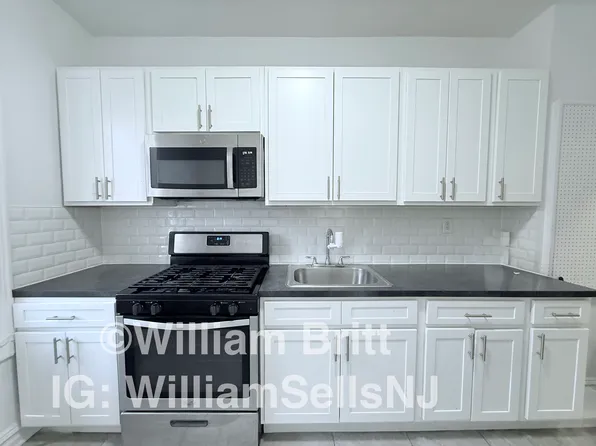 317 Union Street image 1 of 5