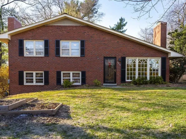 9016 Weir St, Manassas, VA 20110