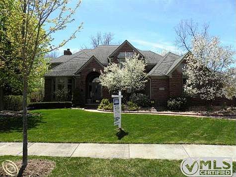 BROADMOOR 23456 FRONT MAY 001.JP