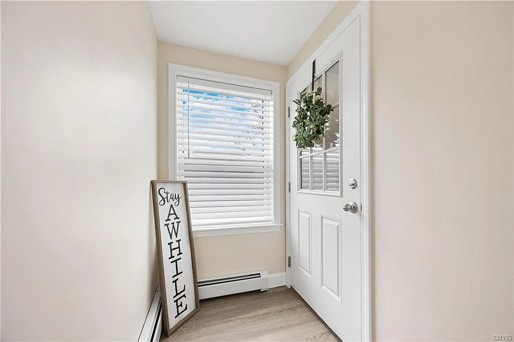 2 bed, 900 sqft, $1,500 — Photo 3