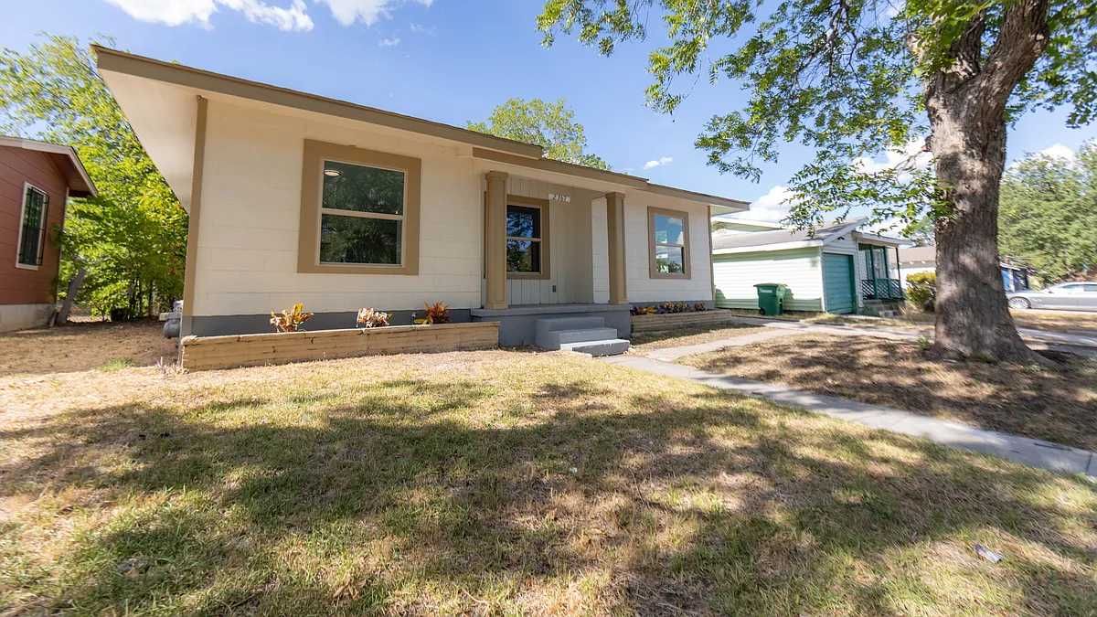 Building Photo - 2367 Burnet St