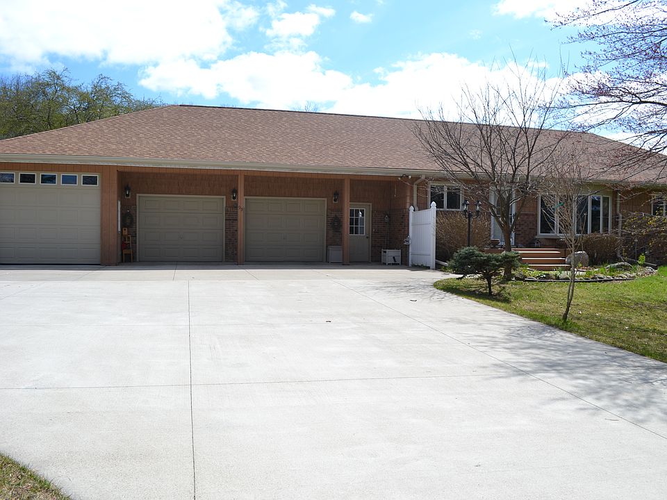 1st image of 99 Grampian Dr