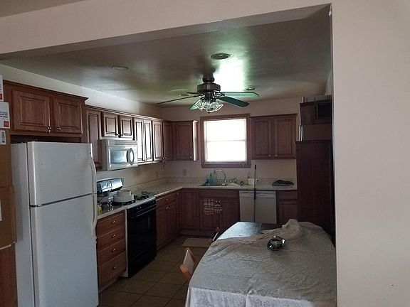 Open plan kitchen dining areas