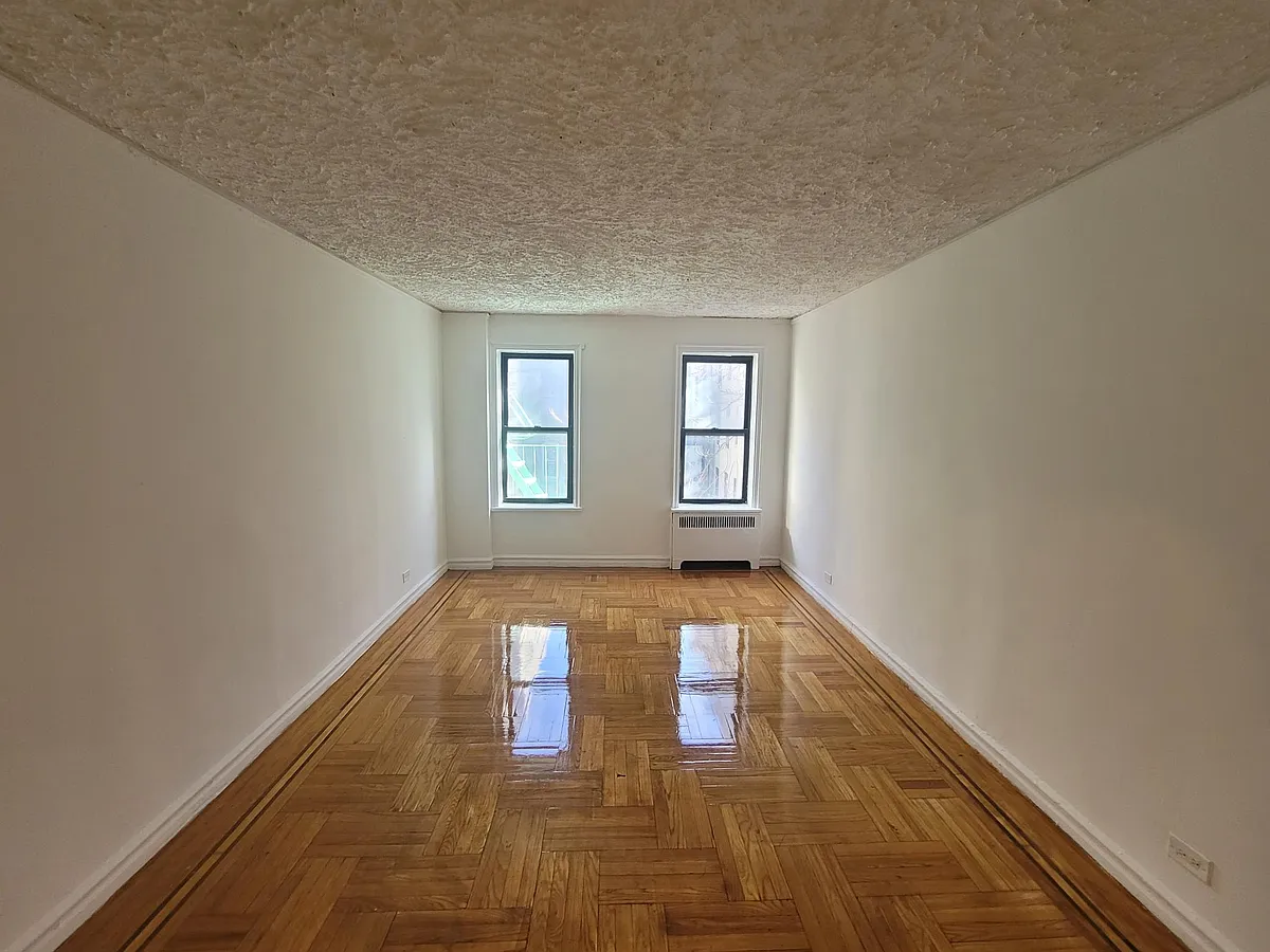 Building Photo - 2340 Valentine Ave #2C