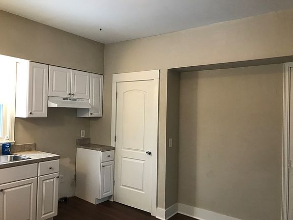 4th image of 303 Pleasant St