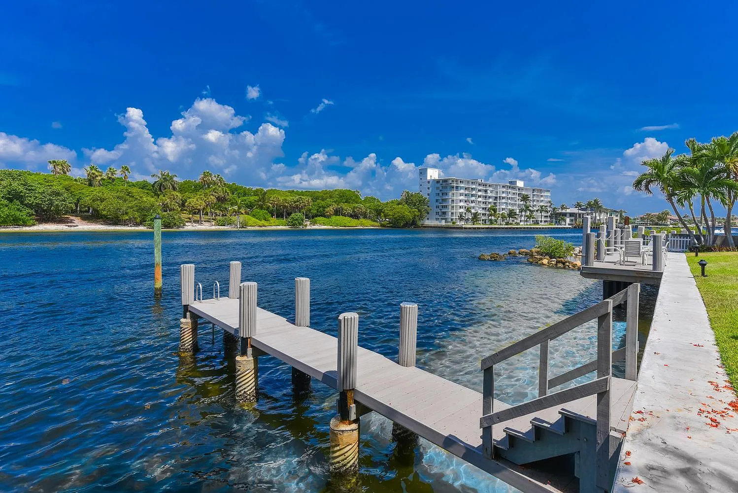 2 bed, 2.5 bath, 2420 sqft, $7,500 — Photo 4