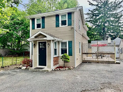 144 Phelps Ave Photo 1