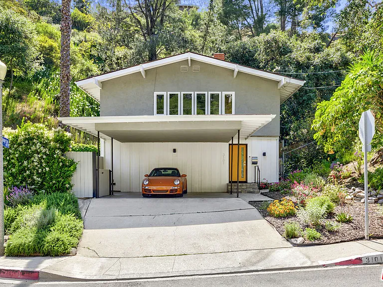 3101 N Beachwood Dr — Photo 3