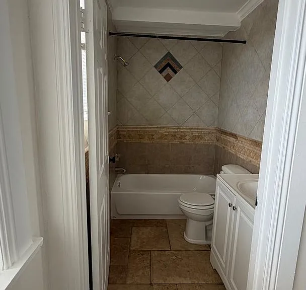 7305 Kester Ave — Photo 12