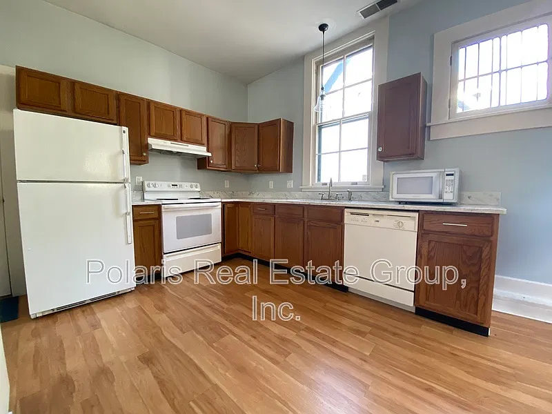 2 bed, 1.0 bath, 1100 sqft, $1,795 — Photo 4